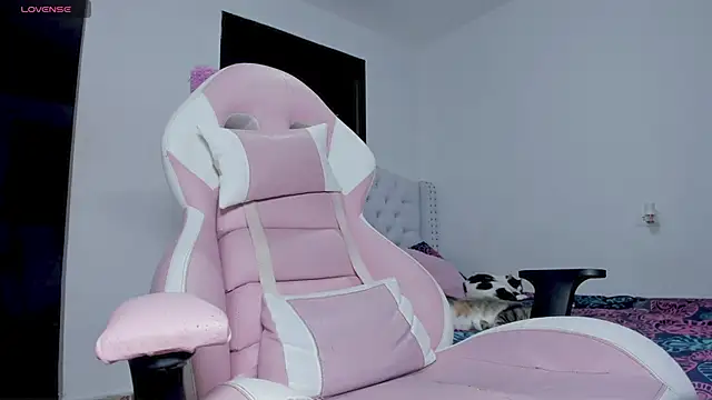 Snapshot of Alana_ponsee chatting on November 30, 2025, 5:41 am Alana ponsee online show from November 30, 2025, 5:41 am