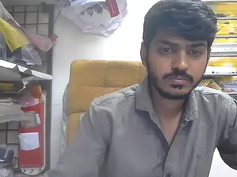 cute modell online show from March 4, 2026, 12:24 pm