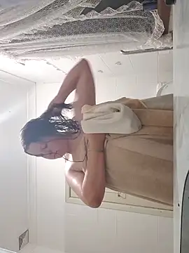 Snapshot of Laurajade9 chatting on January 9, 2025, 2:40 pm Laurajade9 online show from January 9, 2025, 2:40 pm