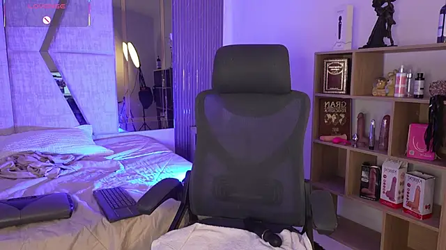 Snapshot of CleeoAdams_ chatting on December 5, 2025, 5:39 am CleeoAdams online show from December 5, 2025, 5:39 am