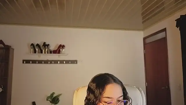 Snapshot of Renaxi_Smith chatting on December 3, 2025, 7:57 pm Renaxi Smith online show from December 3, 2025, 7:57 pm