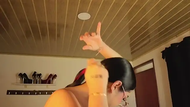 Snapshot of Renaxi_Smith chatting on November 23, 2025, 7:46 pm Renaxi Smith online show from November 23, 2025, 7:46 pm