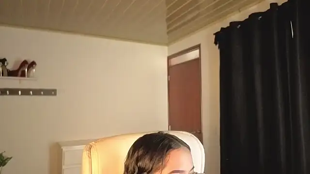 Snapshot of Renaxi_Smith chatting on December 1, 2025, 7:48 pm Renaxi Smith online show from December 1, 2025, 7:48 pm