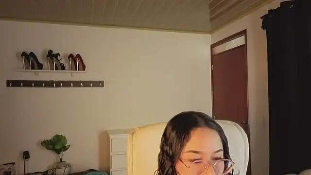 Snapshot of Renaxi_Smith chatting on December 2, 2025, 7:59 pm Renaxi Smith online show from December 2, 2025, 7:59 pm