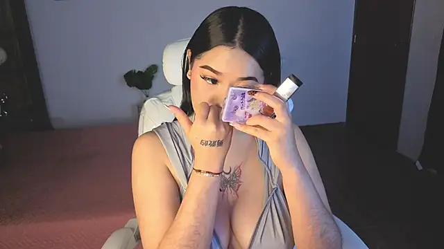 Renaxi Smith online show from April 17, 2026, 7:28 pm