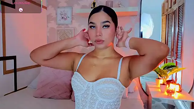 Snapshot of CharlotteGraay chatting on July 13, 2026, 7:57 pm CharlotteGraay online show from July 13, 2026, 7:57 pm