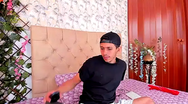 mikee 007 online show from January 13, 2025, 1:39 pm