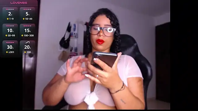 Snapshot of leslycarsson chatting on November 19, 2025, 1:27 am leslycarsson online show from November 19, 2025, 1:27 am