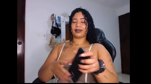 Snapshot of leslycarsson chatting on September 10, 2025, 2:43 am leslycarsson online show from September 10, 2025, 2:43 am