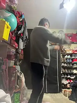 Snapshot of leonardohot1987 chatting on February 27, 2025, 6:02 am leonardohot1987 online show from February 27, 2025, 6:02 am