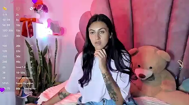 Snapshot of sweetfoxy_17 chatting on February 2, 2025, 2:17 am sweetfoxy 17 online show from February 2, 2025, 2:17 am