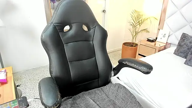 renatarussel online show from March 11, 2025, 5:35 pm