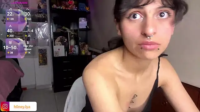 Snapshot of B0nnie_H0ney chatting on March 18, 2025, 1:35 am B0nnie H0ney online show from March 18, 2025, 1:35 am