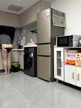 Snapshot of Hey-Cute chatting on October 26, 2025, 1:11 pm Hey-Cute online show from October 26, 2025, 1:11 pm