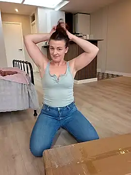 Snapshot of cumtomama chatting on November 4, 2025, 3:27 pm cumtomama online show from November 4, 2025, 3:27 pm