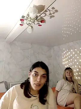 Snapshot of Rosanna_Rennie chatting on November 11, 2025, 7:52 pm Rosanna Rennie online show from November 11, 2025, 7:52 pm