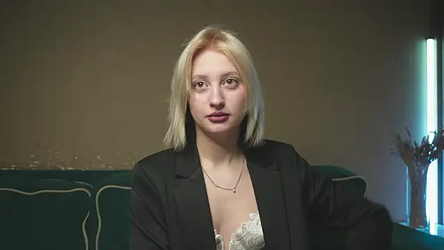 milasmiu online show from March 2, 2025, 5:09 pm