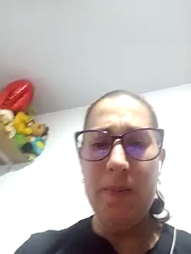 Snapshot of CHARLOTTE_1711 chatting on December 14, 2025, 7:03 am CHARLOTTE 1711 online show from December 14, 2025, 7:03 am