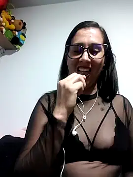 Snapshot of CHARLOTTE_1711 chatting on November 17, 2025, 3:21 am CHARLOTTE 1711 online show from November 17, 2025, 3:21 am