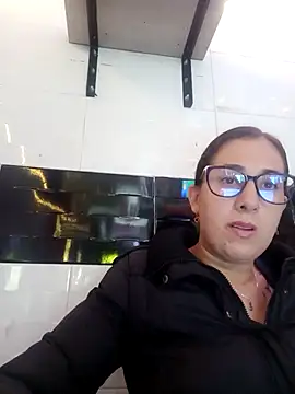 Snapshot of CHARLOTTE_1711 chatting on December 17, 2025, 8:47 pm CHARLOTTE 1711 online show from December 17, 2025, 8:47 pm