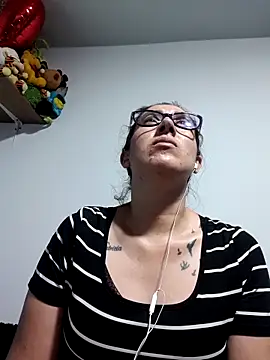 Snapshot of CHARLOTTE_1711 chatting on November 9, 2025, 6:17 am CHARLOTTE 1711 online show from November 9, 2025, 6:17 am