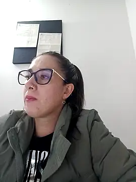 Snapshot of CHARLOTTE_1711 chatting on March 17, 2025, 1:35 am CHARLOTTE 1711 online show from March 17, 2025, 1:35 am