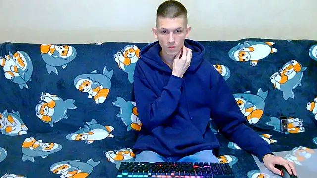 Snapshot of Lester_Broo chatting on October 3, 2025, 10:00 pm Lester Broo online show from October 3, 2025, 10:00 pm