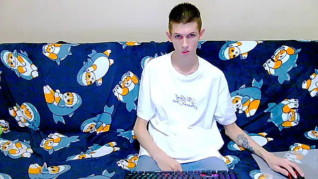 Snapshot of Lester_Broo chatting on November 26, 2025, 8:42 pm Lester Broo online show from November 26, 2025, 8:42 pm