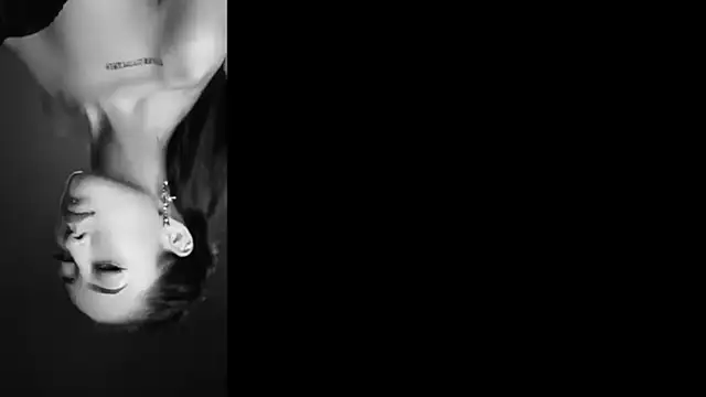 victoria ricci a online show from November 6, 2025, 3:54 am