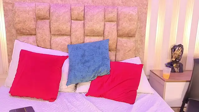 Snapshot of avis_lara chatting on November 27, 2025, 8:09 pm avis lara online show from November 27, 2025, 8:09 pm