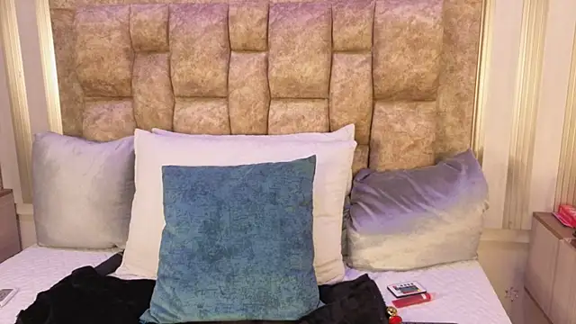 Snapshot of avis_lara chatting on November 21, 2025, 7:46 pm avis lara online show from November 21, 2025, 7:46 pm