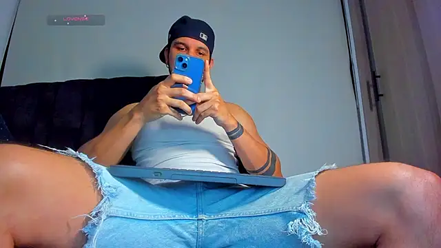 Snapshot of austinoficial chatting on July 24, 2026, 1:23 am austinoficial online show from July 24, 2026, 1:23 am