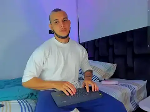 Snapshot of austinoficial chatting on February 5, 2026, 3:57 am austinoficial online show from February 5, 2026, 3:57 am