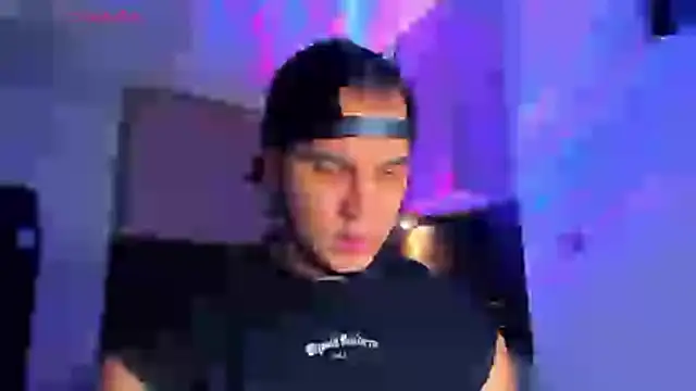Snapshot of austinoficial chatting on April 23, 2026, 11:28 pm austinoficial online show from April 23, 2026, 11:28 pm