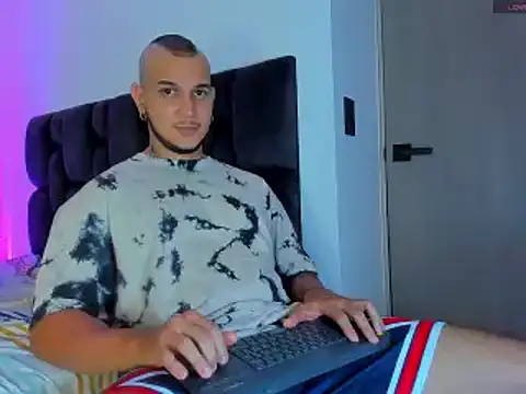 Snapshot of austinoficial chatting on January 31, 2026, 11:14 pm austinoficial online show from January 31, 2026, 11:14 pm