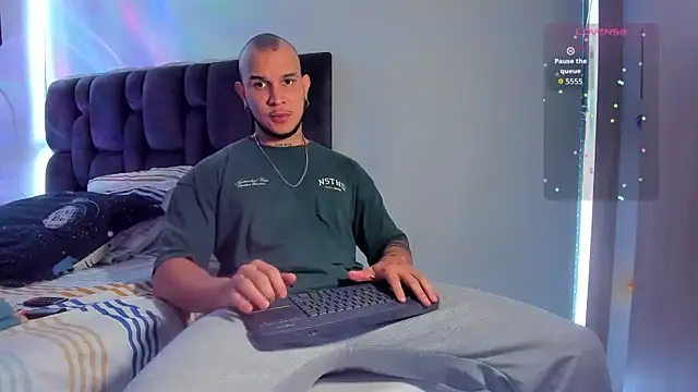 Snapshot of austinoficial chatting on February 24, 2026, 9:15 pm austinoficial online show from February 24, 2026, 9:15 pm