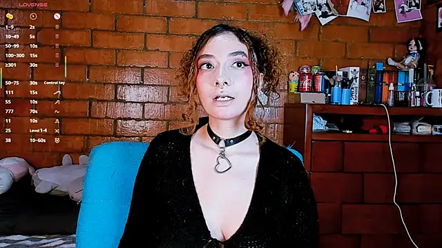 Snapshot of Annycolin_ chatting on May 15, 2026, 9:35 pm Annycolin online show from May 15, 2026, 9:35 pm