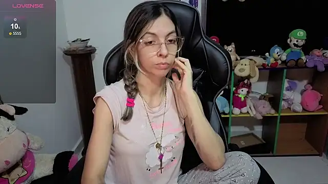 Snapshot of Princezzlove3 chatting on October 23, 2025, 12:20 am Princezzlove3 online show from October 23, 2025, 12:20 am