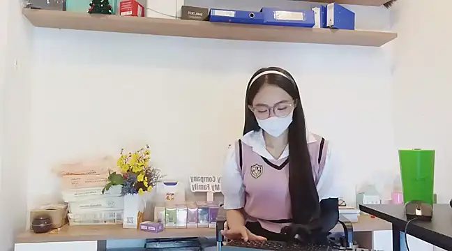 Snapshot of Lush-Office chatting on February 24, 2025, 12:59 pm Lush-Office online show from February 24, 2025, 12:59 pm