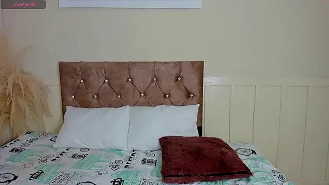 Snapshot of Natashawool1 chatting on February 12, 2025, 4:33 pm Natashawool1 online show from February 12, 2025, 4:33 pm