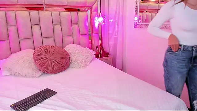 Katalina Evans online show from November 6, 2025, 12:09 pm