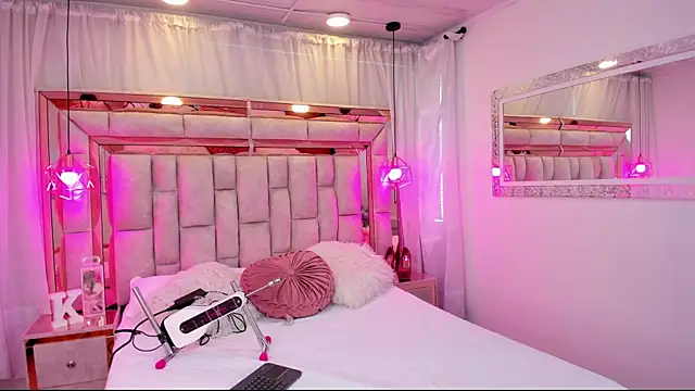 Katalina Evans online show from October 1, 2025, 11:58 am