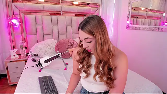 Katalina Evans online show from October 8, 2025, 12:07 pm