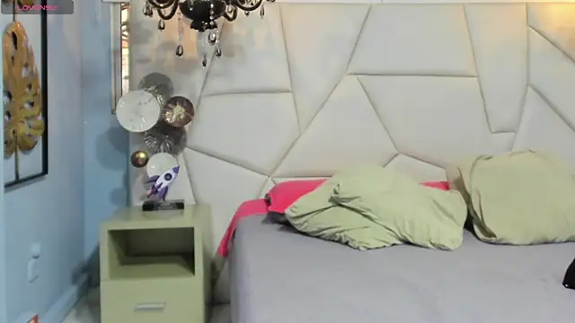 Snapshot of Aitana_Hilton_ chatting on November 6, 2025, 11:36 am Aitana Hilton online show from November 6, 2025, 11:36 am