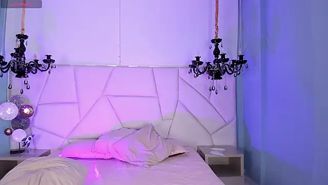 Snapshot of Aitana_Hilton_ chatting on October 6, 2025, 11:44 am Aitana Hilton online show from October 6, 2025, 11:44 am