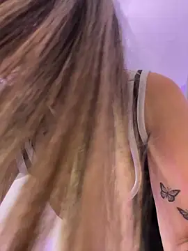 Snapshot of Aitana_Hilton_ chatting on October 2, 2025, 12:08 pm Aitana Hilton online show from October 2, 2025, 12:08 pm