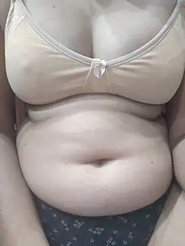 Snapshot of nikkibenza chatting on March 7, 2025, 5:28 pm nikkibenza online show from March 7, 2025, 5:28 pm