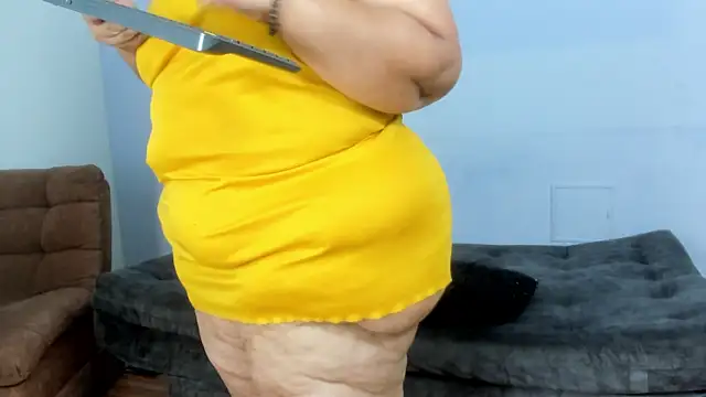 Snapshot of Charlotte_curvy_ chatting on March 14, 2025, 2:10 am Charlotte curvy online show from March 14, 2025, 2:10 am