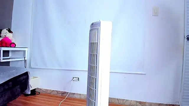 Charlotte curvy  online show from March 19, 2026, 8:31 pm