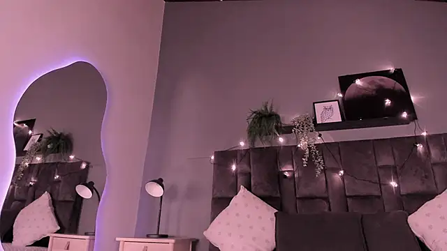 Snapshot of SabrinaSpell_ chatting on November 8, 2025, 11:47 am SabrinaSpell online show from November 8, 2025, 11:47 am